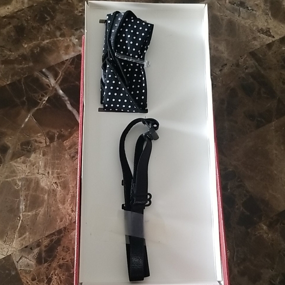 Bow tie and pocket square - Picture 2 of 5